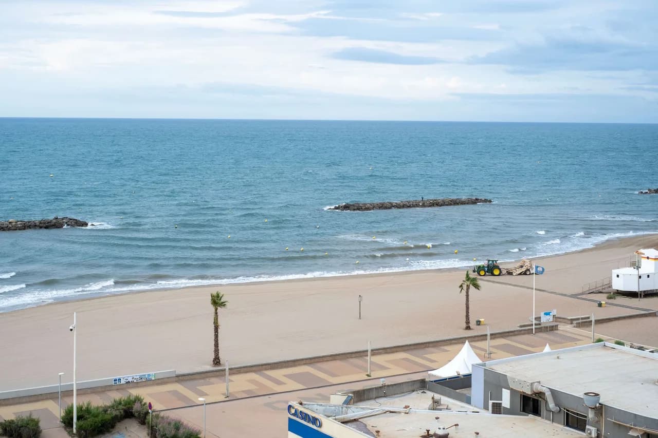 Ocean View Beachfront Villa in Occitanie photo 4