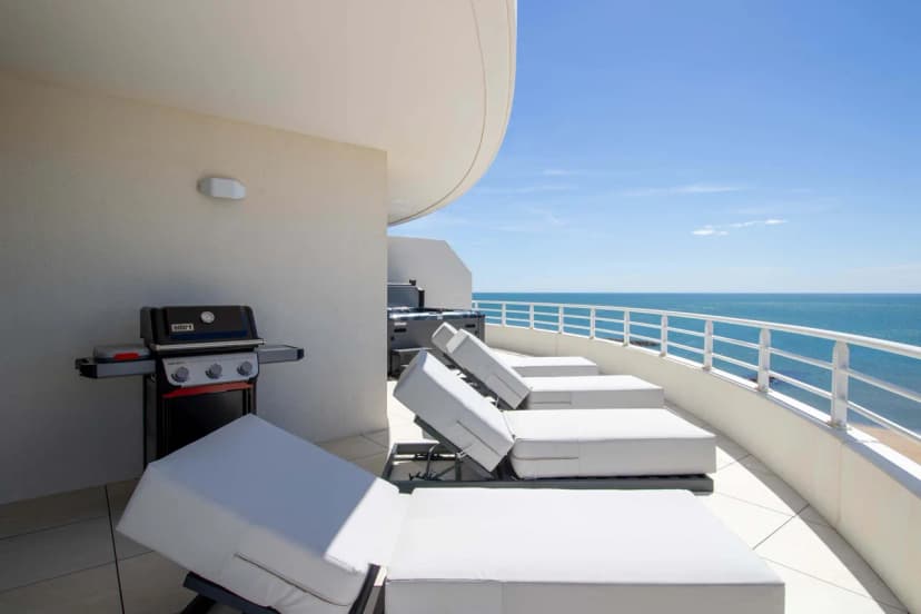 Beachfront Duplex w/ Private Spa & Sea Views