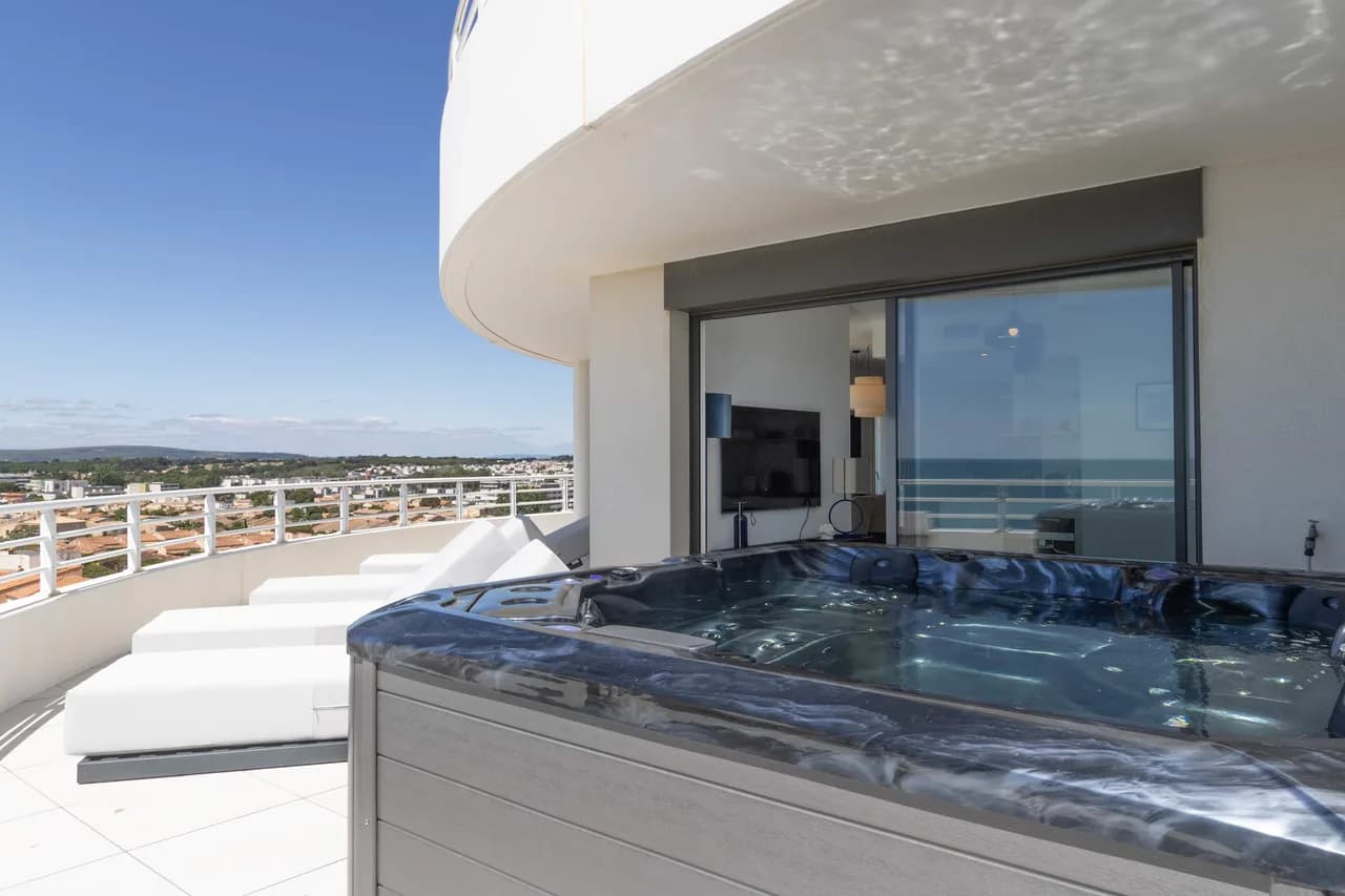 Beachfront Duplex with Private Spa in Occitanie photo 2