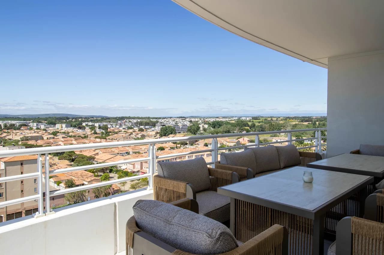 Beachfront Duplex with Private Spa in Occitanie photo 4