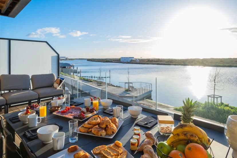 Naval 47 – Villa, Majestic Orb & Sea View, Hot Tub