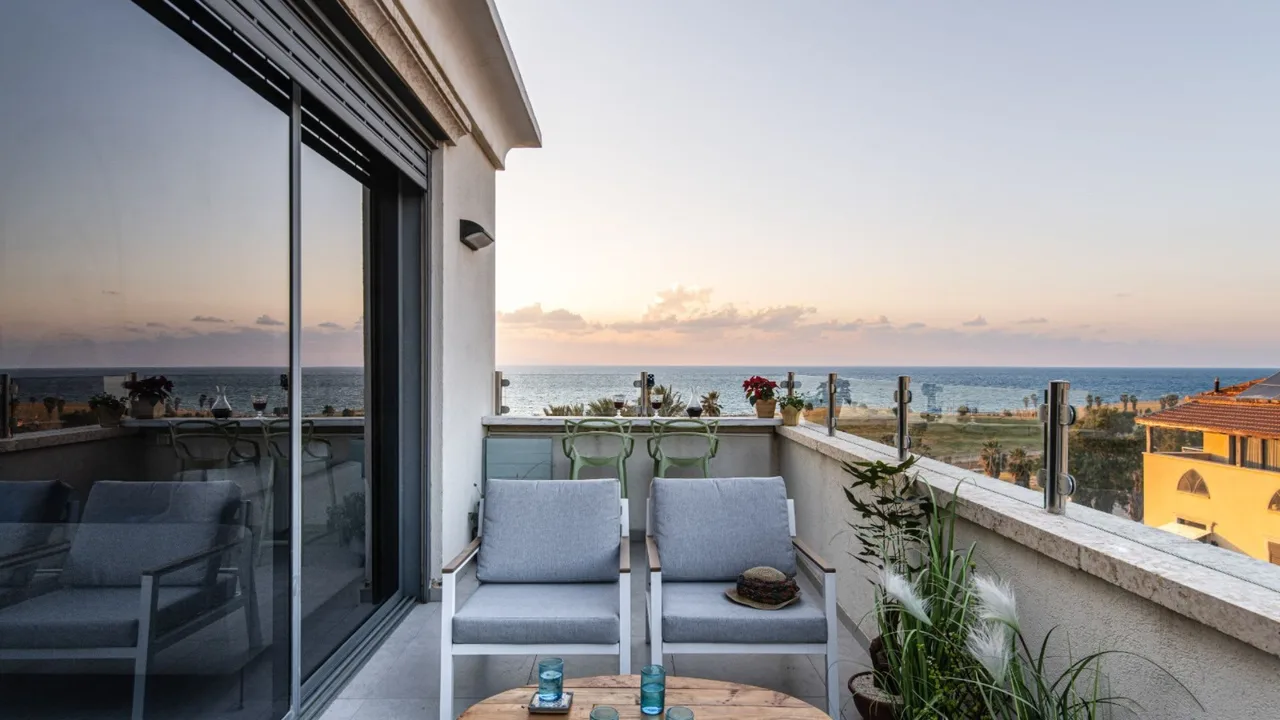 Elegant Sea View Jaffa Apartment photo 4