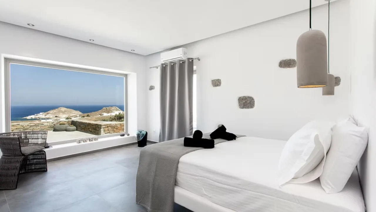 Contemporary Cycladic Elegance Near Beach photo 3