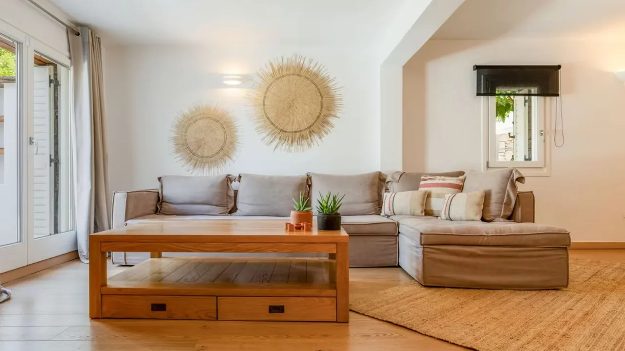 Beachside Living With Modern Elegance photo 2