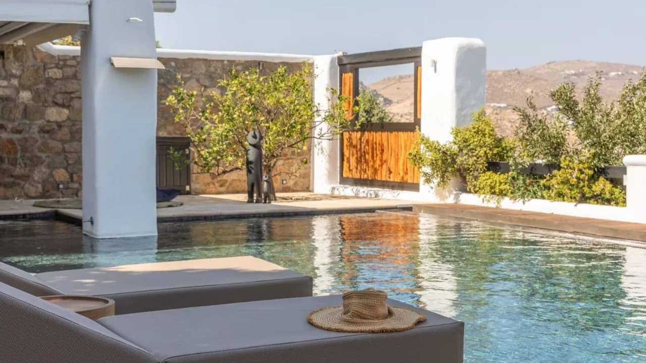 Beachside Living With Modern Elegance photo 4