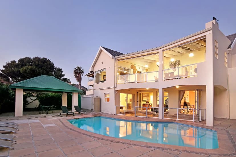 Luxury Six Bedroom Villa in Camps Bay