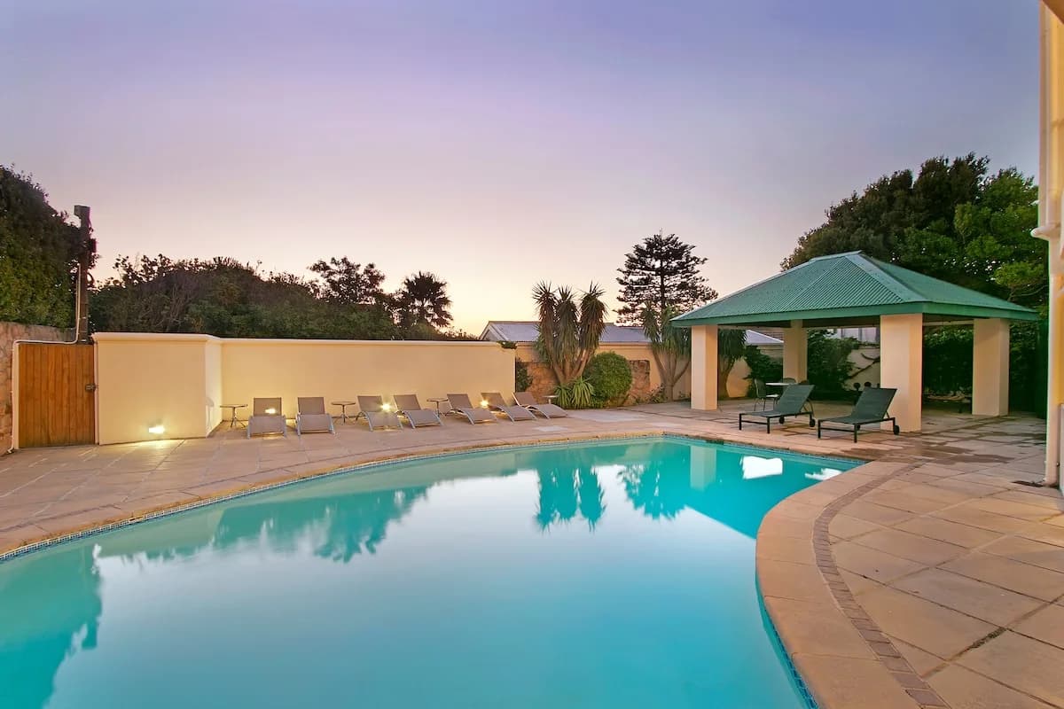 Beachside Six Bedroom Villa in Camps Bay photo 2