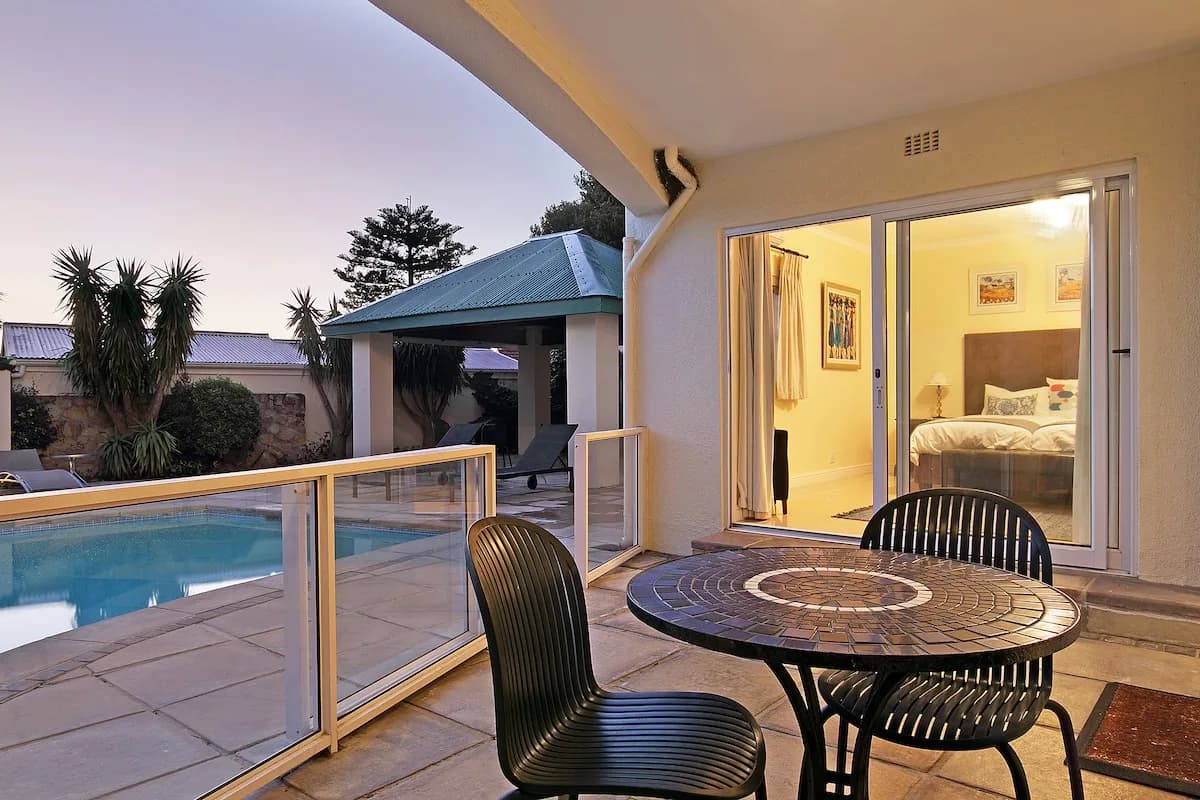 Beachside Six Bedroom Villa in Camps Bay photo 3