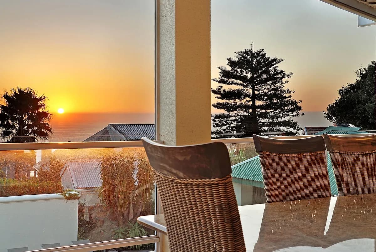 Beachside Six Bedroom Villa in Camps Bay photo 4