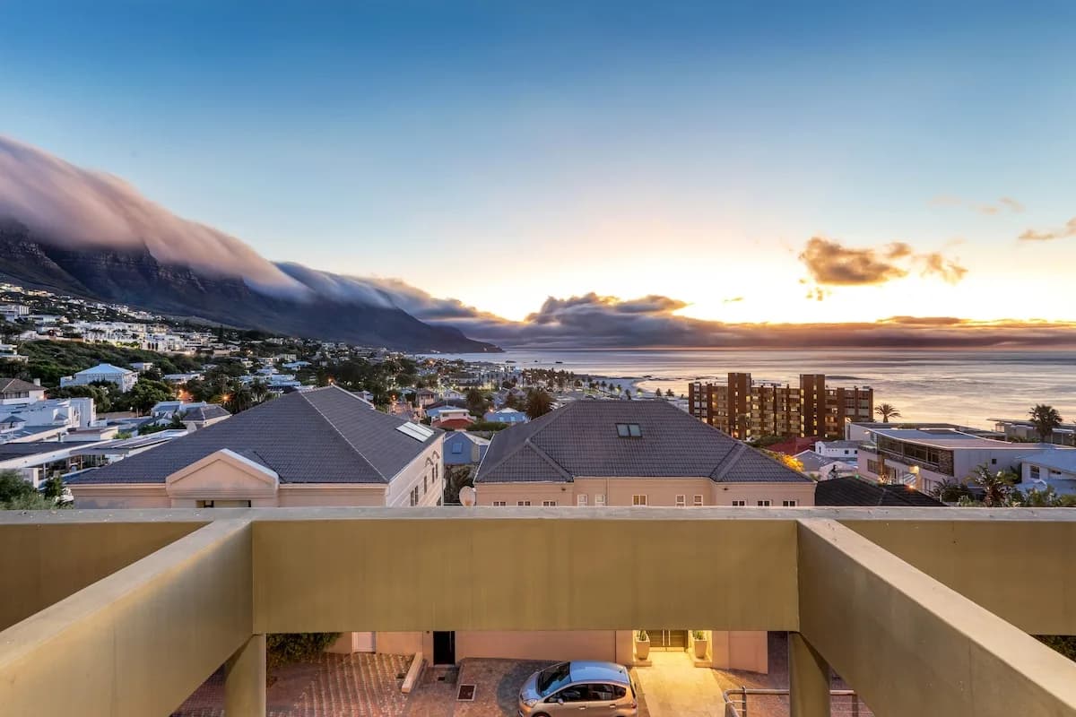 Multi-Level Ocean View Villa in Camps Bay photo 2