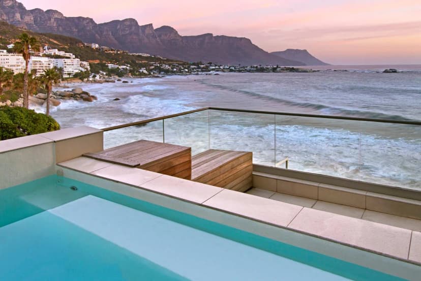 Elegant Ocean View Apartment in Cape Town
