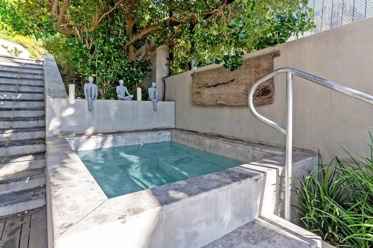 Ocean View Six Bedroom Villa in Camps Bay photo 3