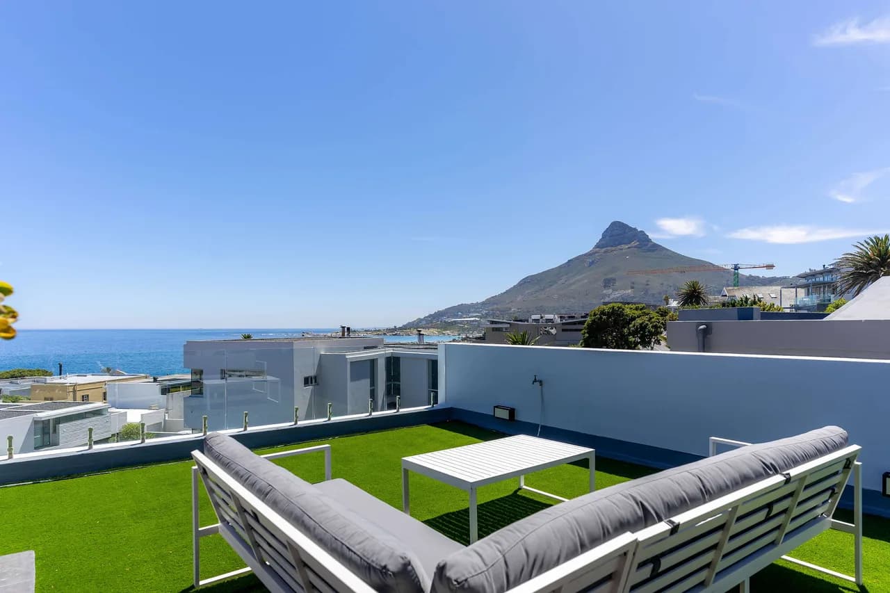 Ocean View Villa Near Private Beach in Camps Bay, Cape Town