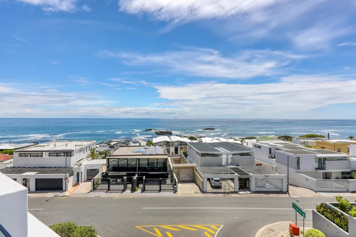 Ocean View Villa Near Private Beach in Camps Bay, Cape Town photo 3