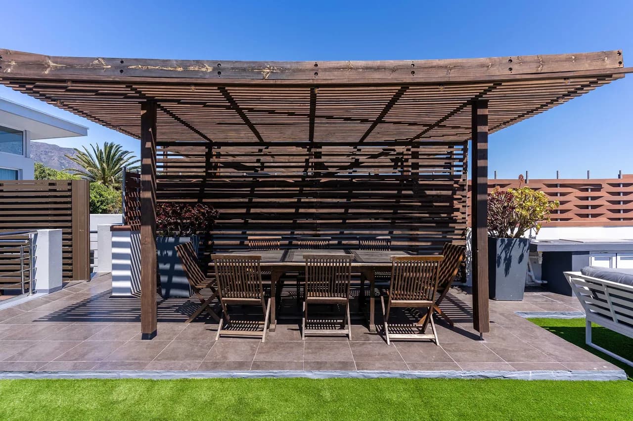 Ocean View Villa Near Private Beach in Camps Bay, Cape Town photo 4