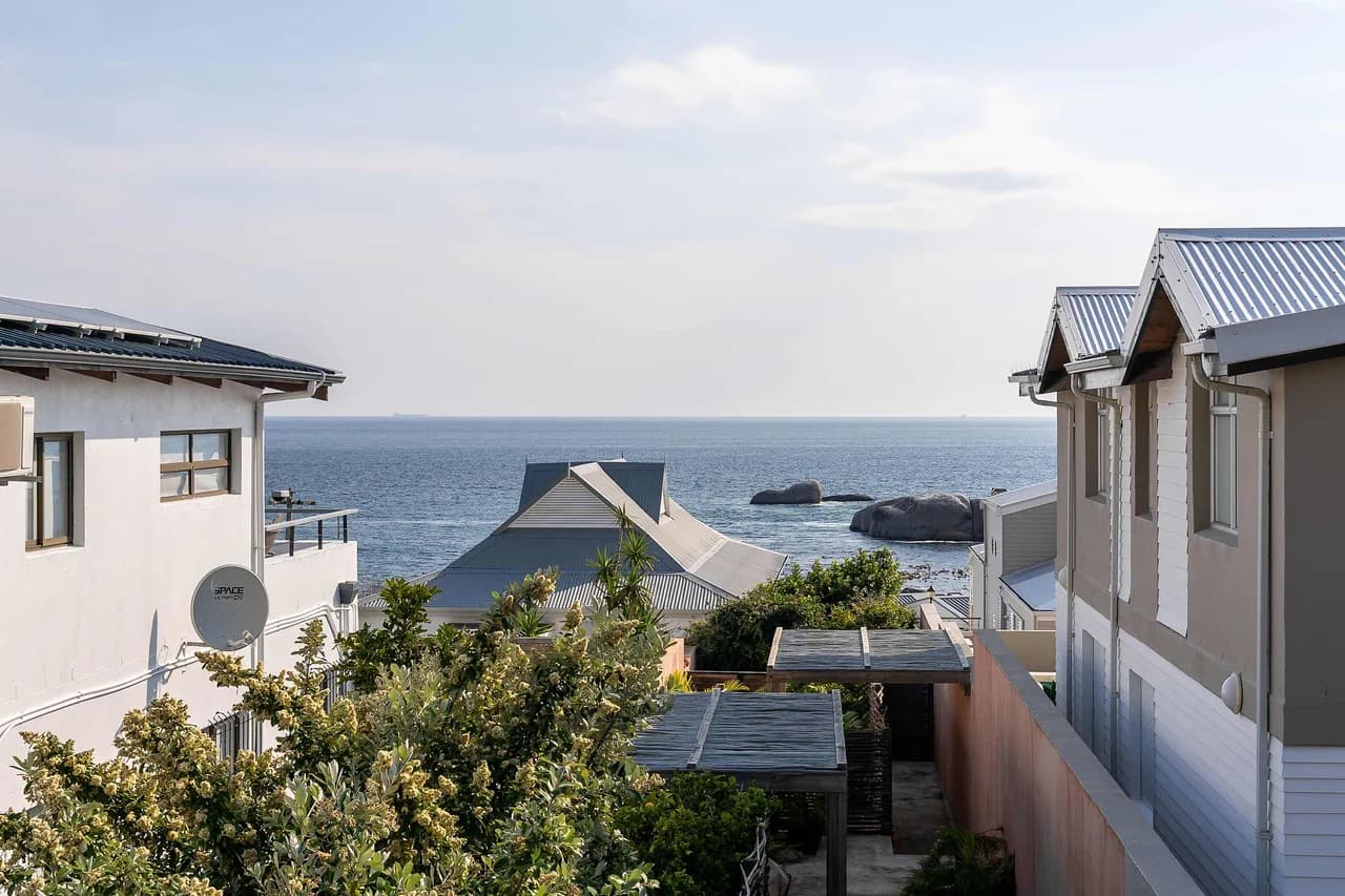 Luxury Poolside Villa Steps from Beach in Cape Town photo 2