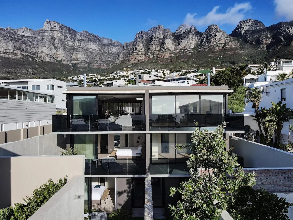 Luxury Poolside Villa Steps from Beach in Cape Town photo 4