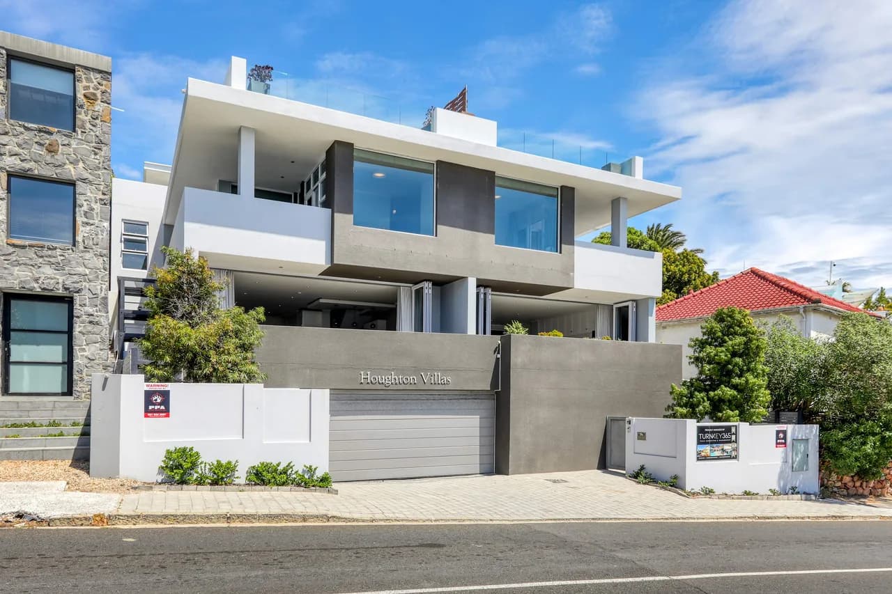 Beachfront Six Bedroom Villa in Camps Bay, Cape Town photo 2