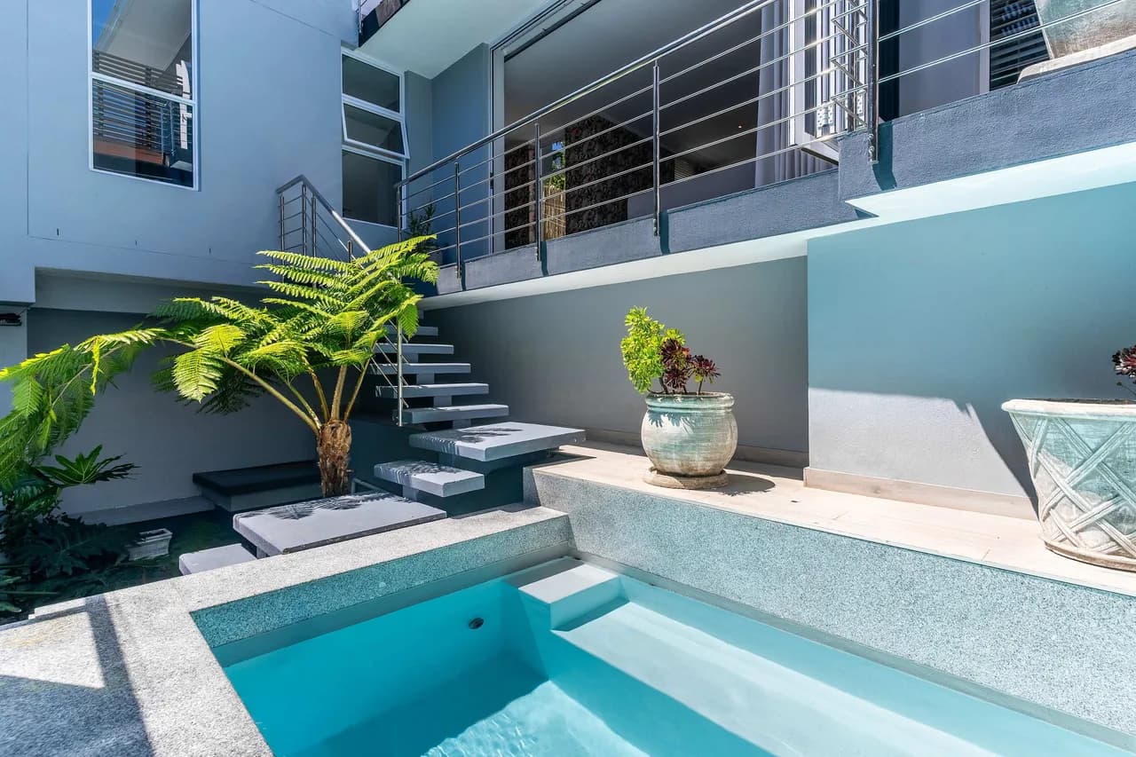 Beachfront Six Bedroom Villa in Camps Bay, Cape Town photo 3