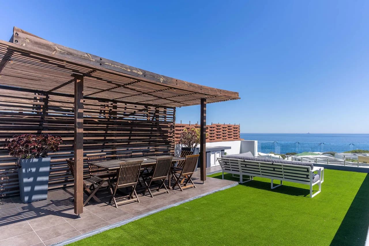 Beachfront Six Bedroom Villa in Camps Bay, Cape Town photo 4