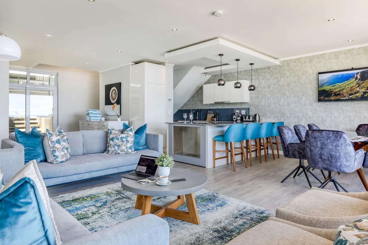 Beachfront Six Bedroom Villa in Camps Bay, Cape Town photo 5