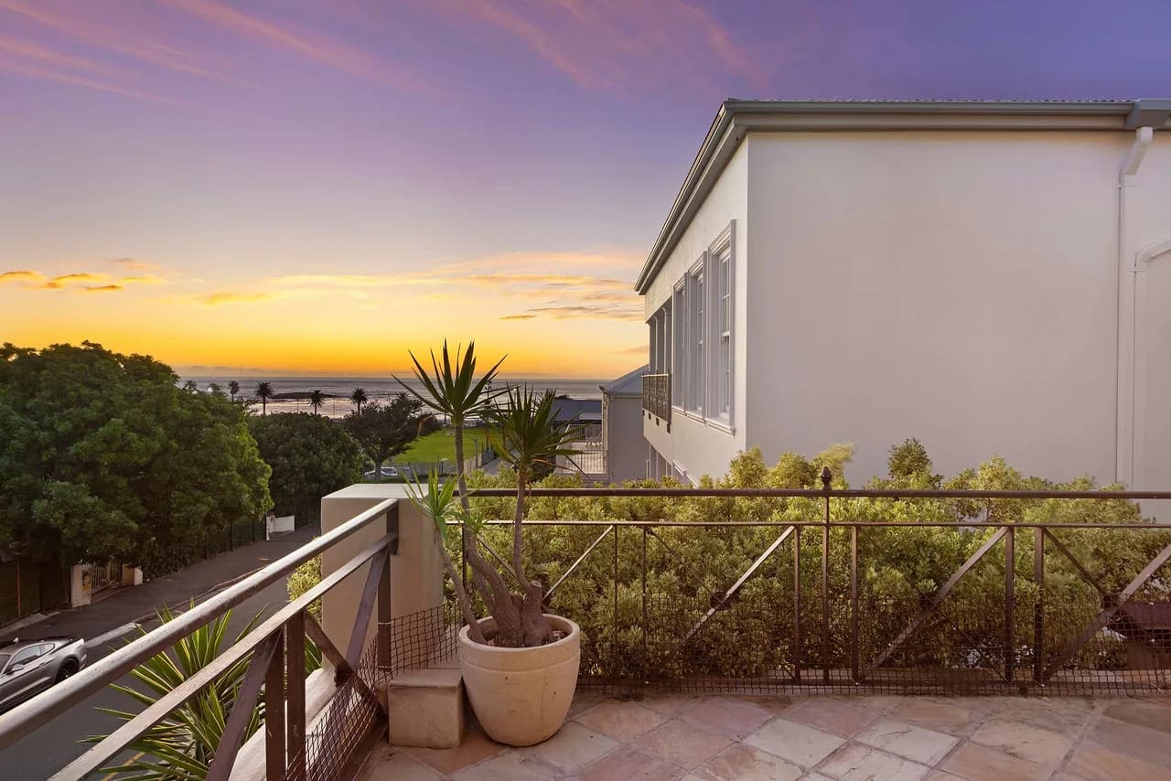 Beachfront Villa Steps from Camps Bay in Cape Town photo 2