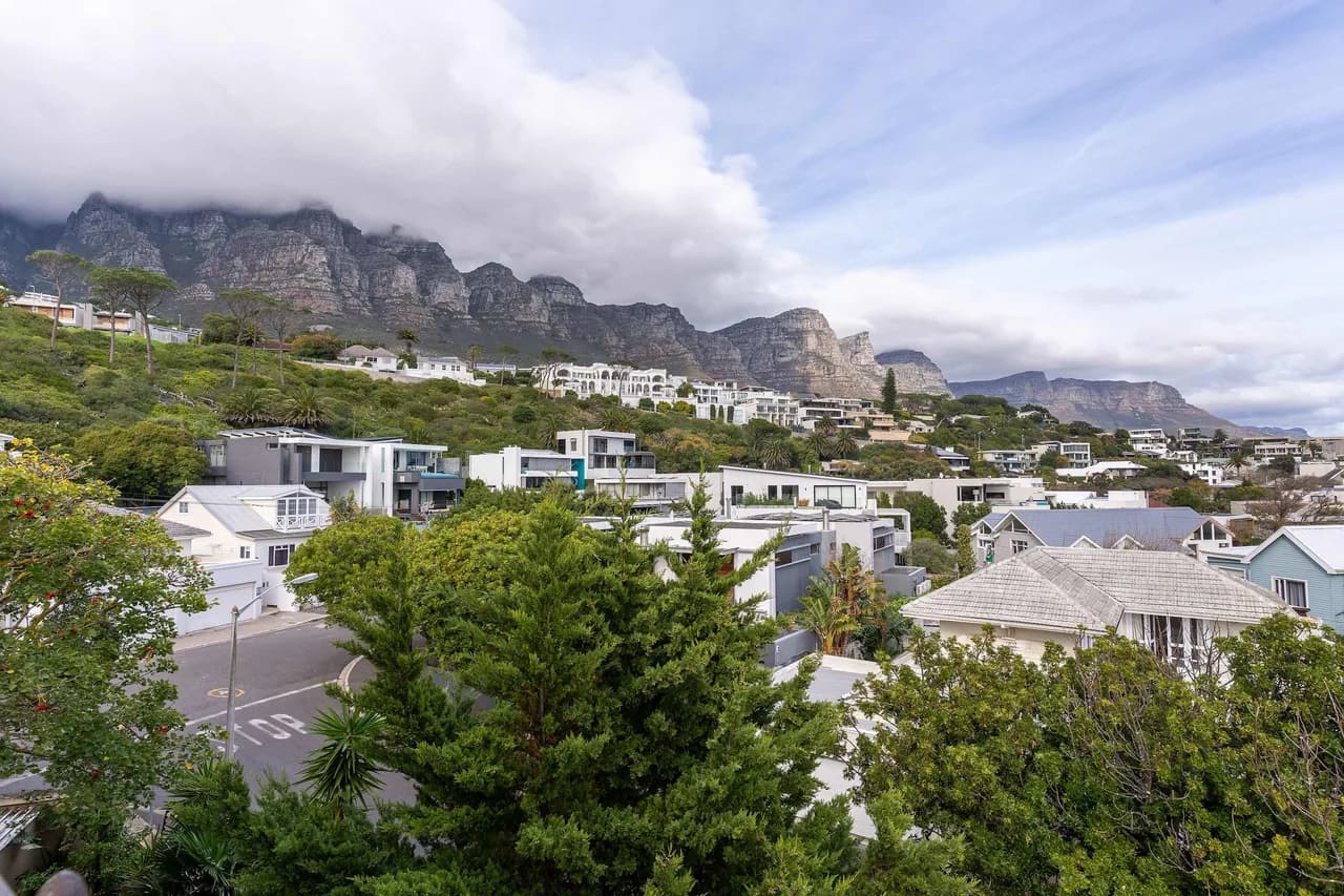 Beachfront Villa Steps from Camps Bay in Cape Town photo 4