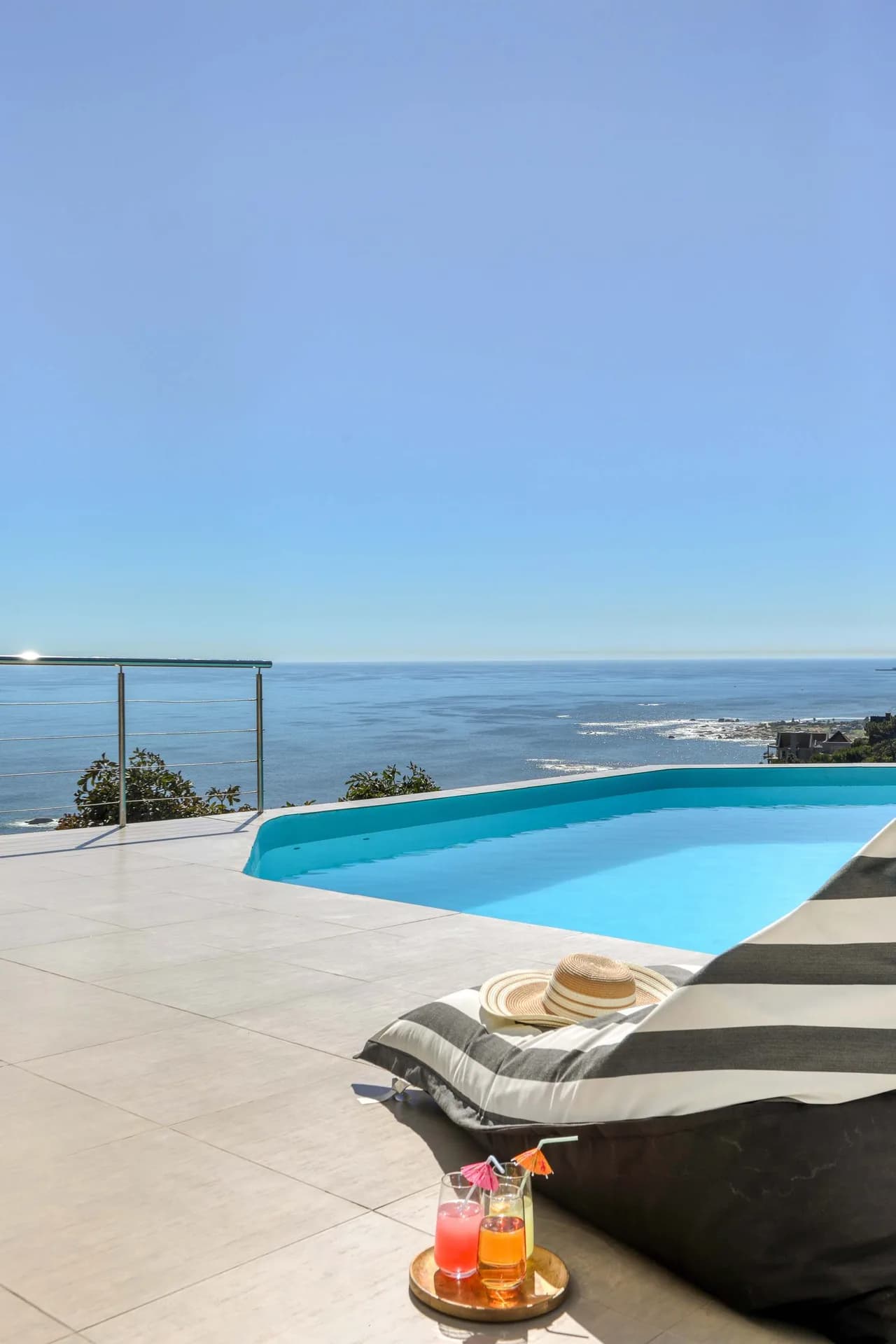Tropical Oasis Five-Bedroom Villa in Camps Bay photo 4