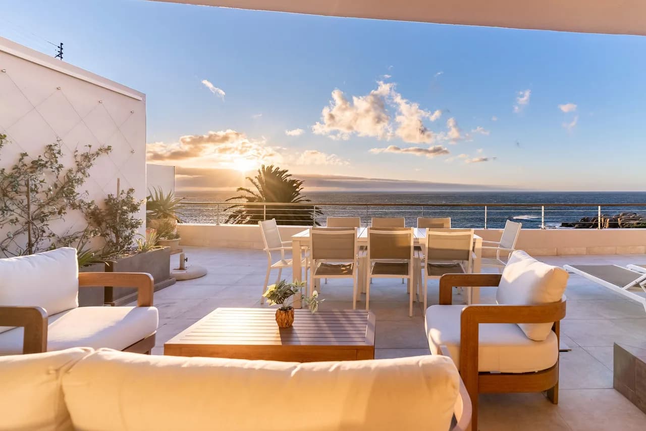 Beachfront Three-Bedroom Apartment in Cape Town photo 3