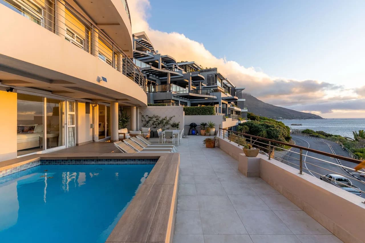 Beachfront Three-Bedroom Apartment in Cape Town photo 4