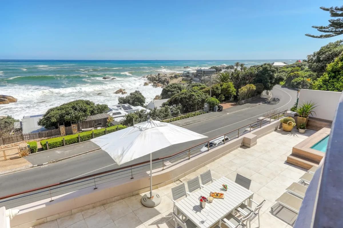 Beachfront Three-Bedroom Apartment in Cape Town photo 5