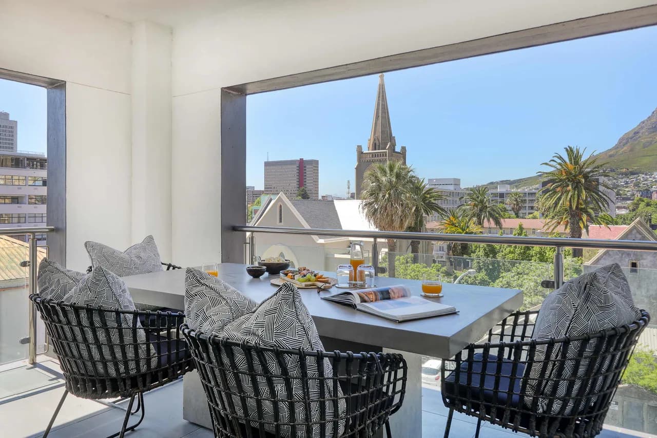 Designer City-View Apartment in Cape Town photo 3