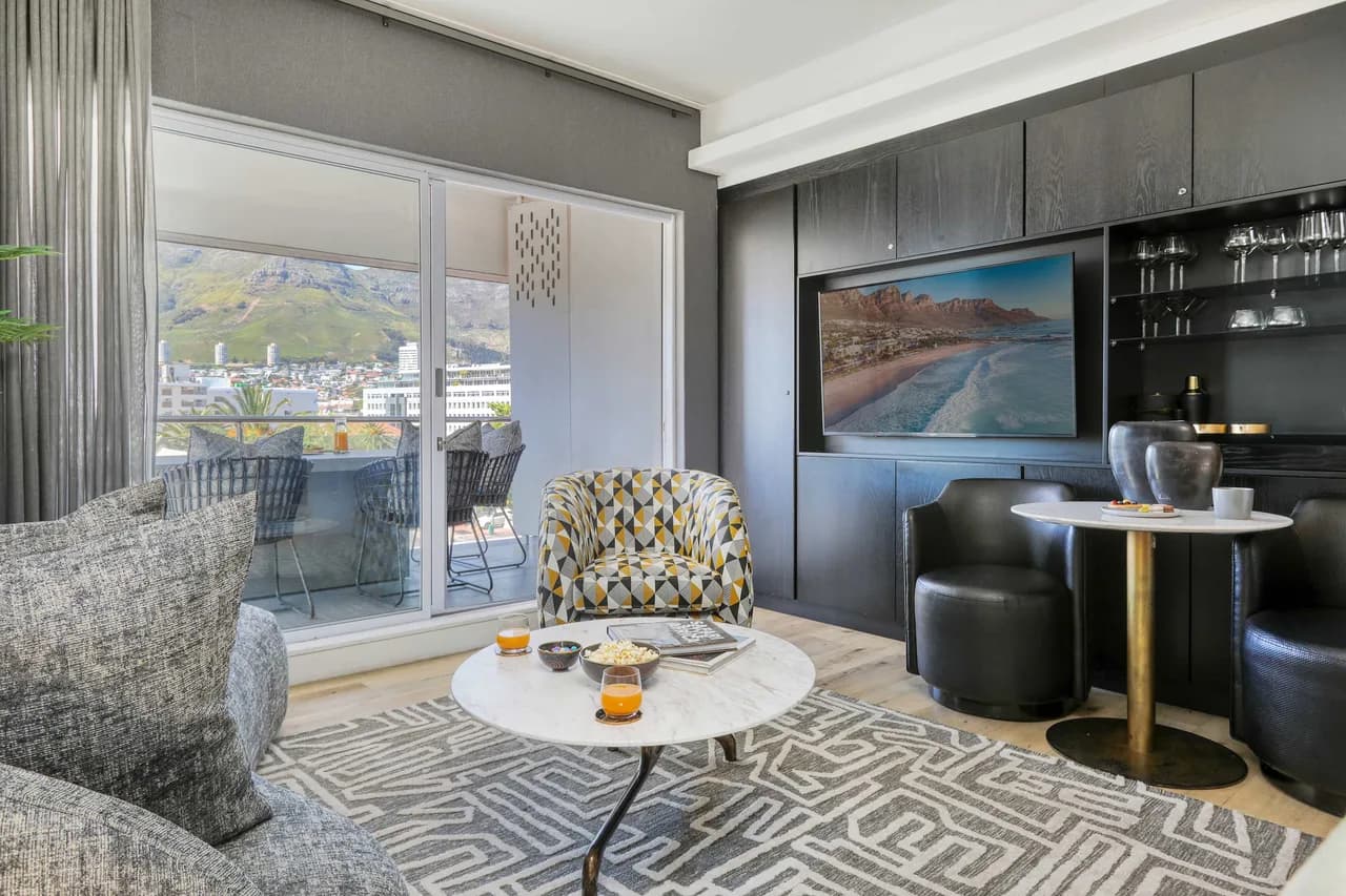 Designer City-View Apartment in Cape Town photo 4
