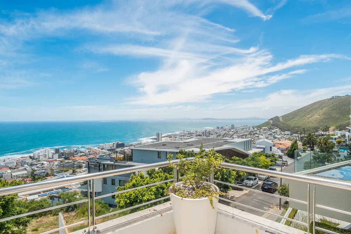 Skyline Retreat Villa in Bantry Bay, Cape Town photo 2