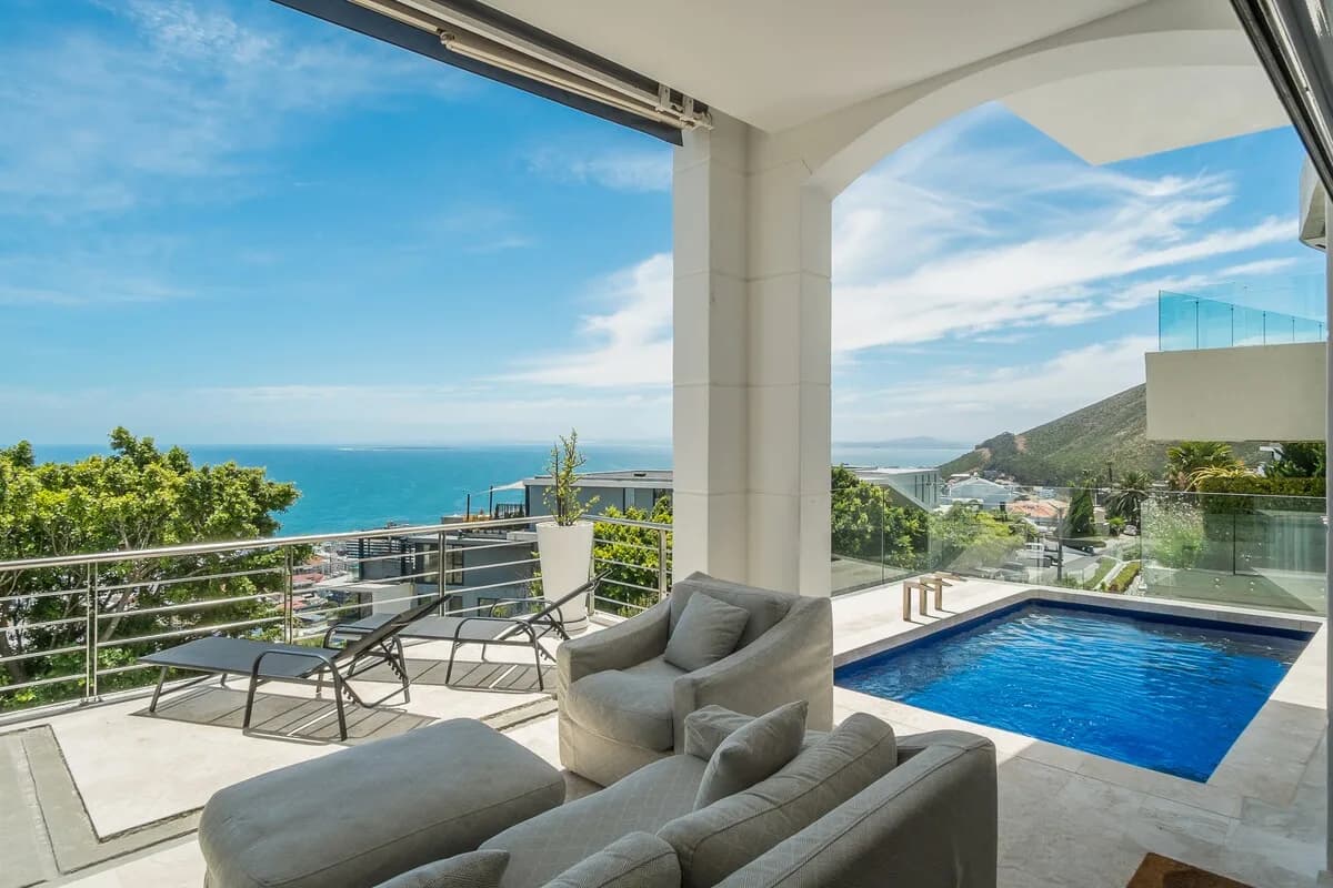 Skyline Retreat Villa in Bantry Bay, Cape Town photo 4