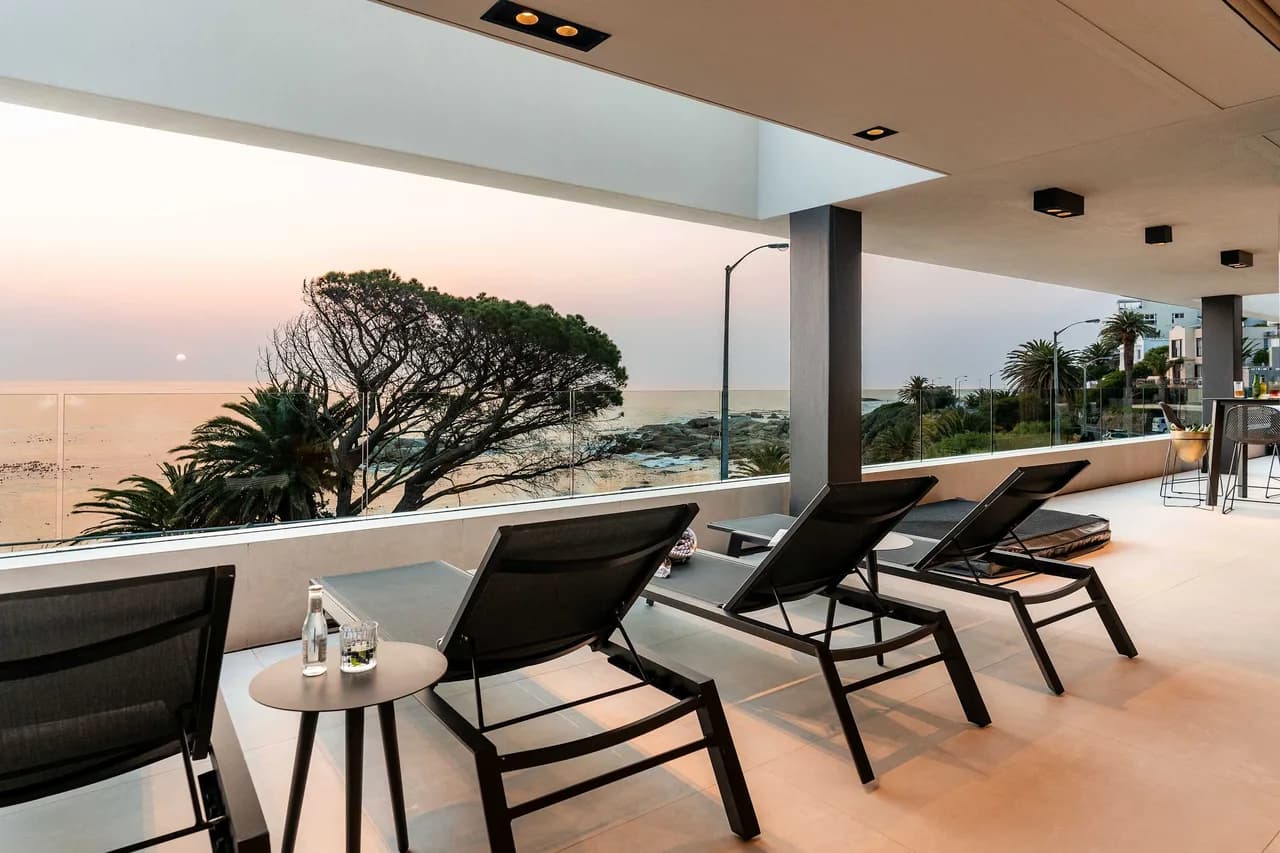 Ocean View Jacuzzi Apartment in Cape Town photo 2
