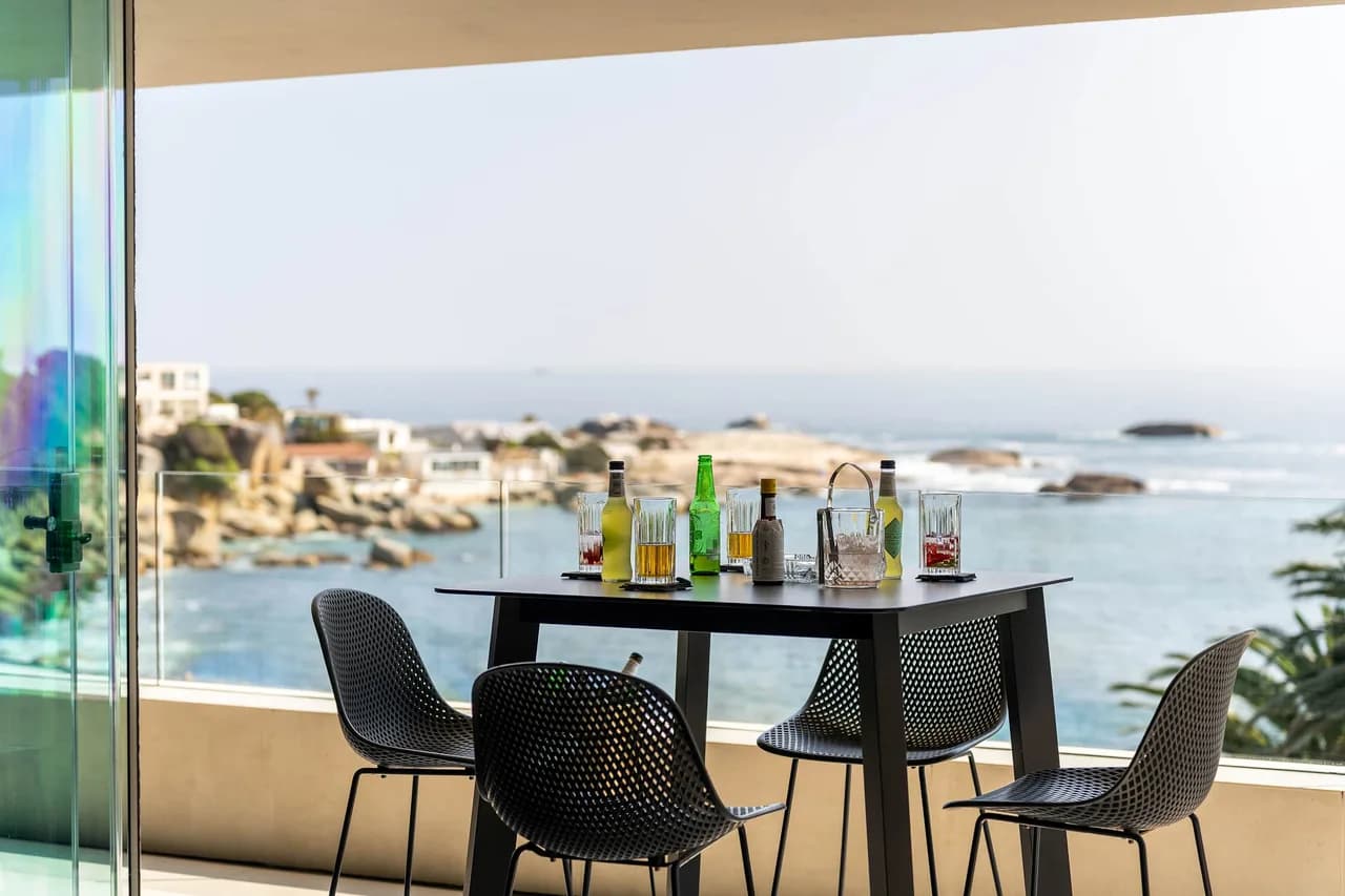 Ocean View Jacuzzi Apartment in Cape Town photo 4