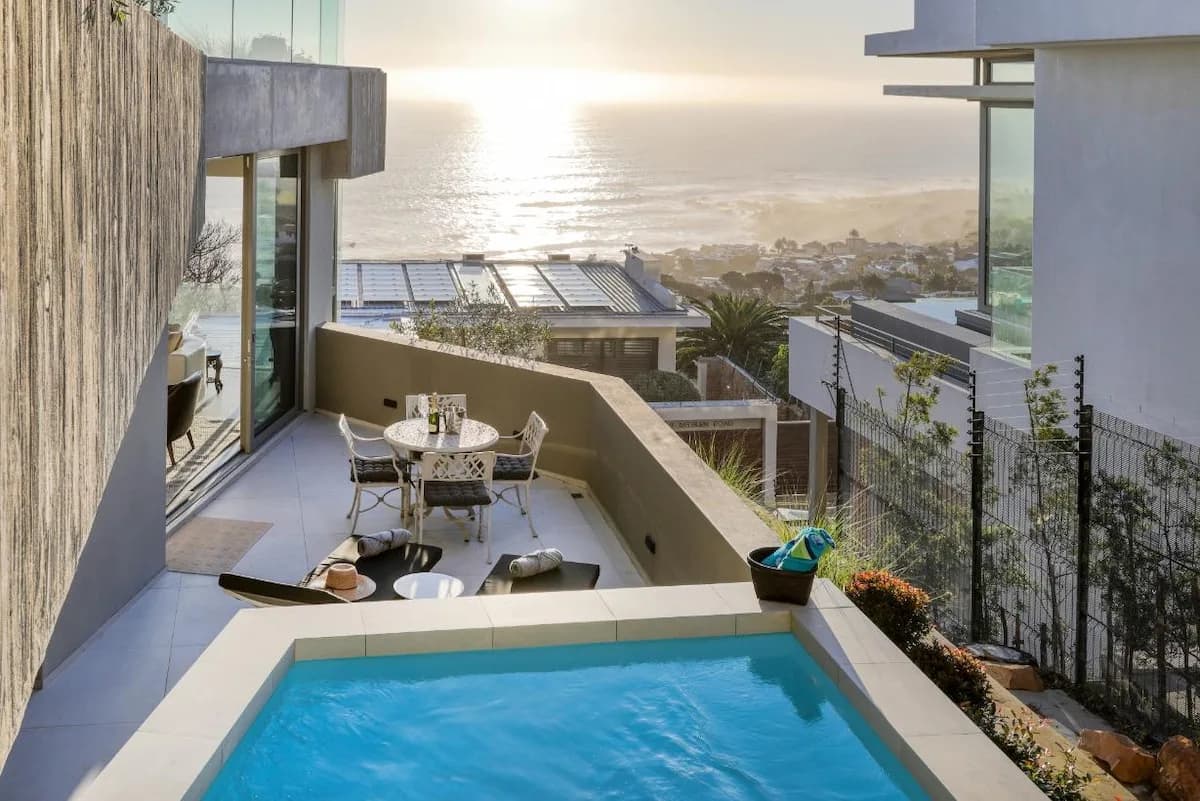 Ocean View Three-Bedroom Apartment in Cape Town photo 2