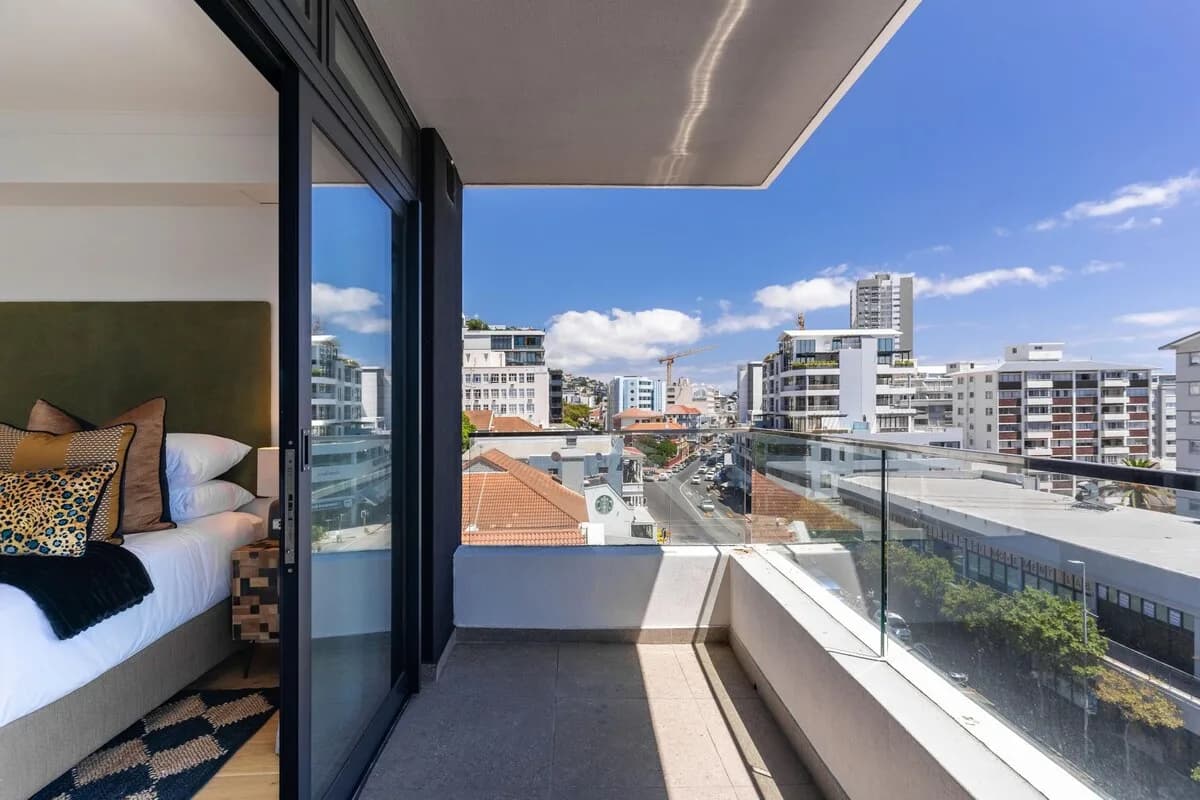City View One-Bedroom Apartment in Sea Point photo 2