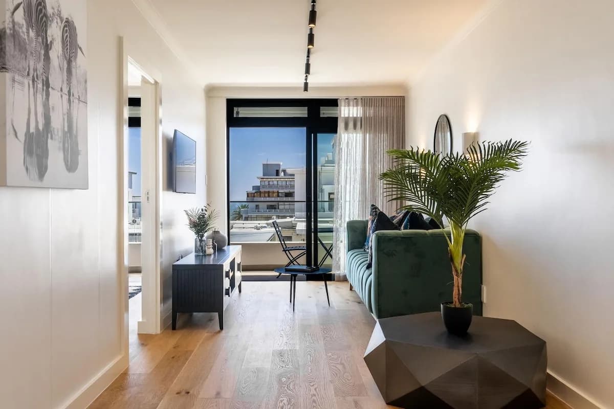 City View One-Bedroom Apartment in Sea Point photo 3