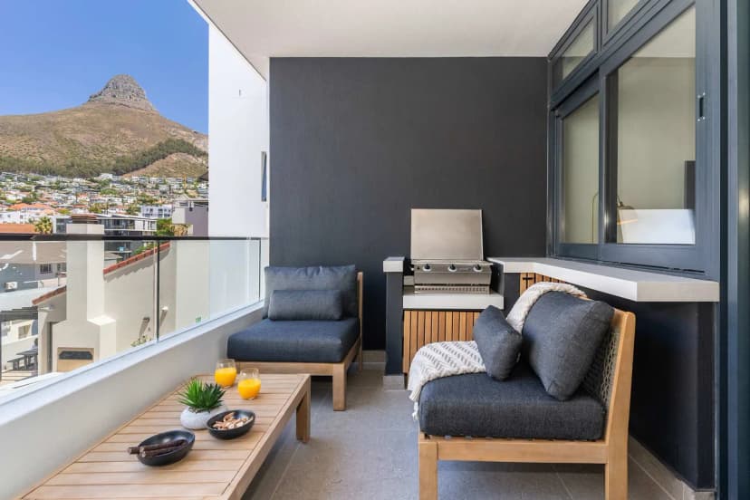 Views, BBQ, Balcony, Sea Point - Jade Views Studio