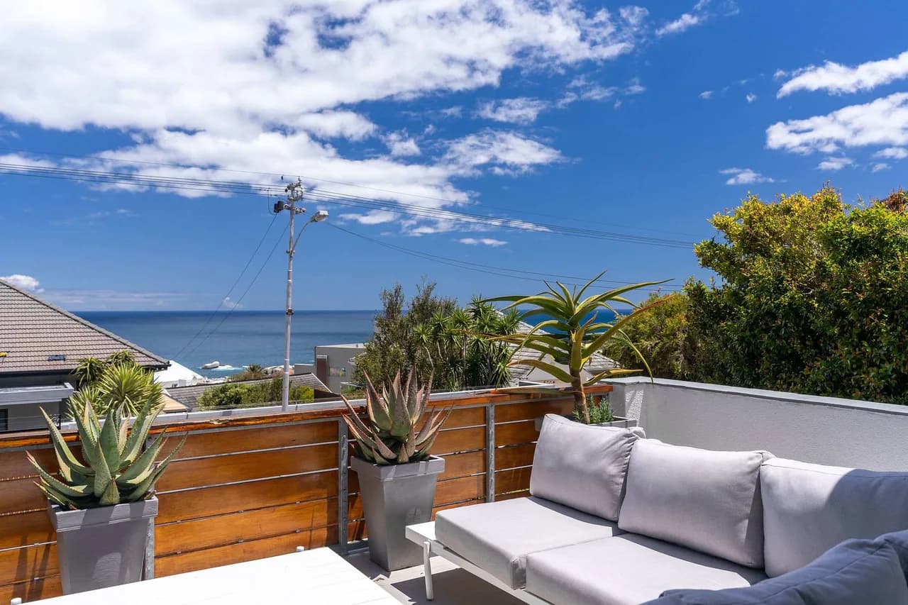 Sea And Mountain View Villa in Camps Bay photo 5