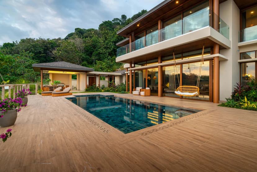 Elegant 5BR Villa With Infinity Pool
