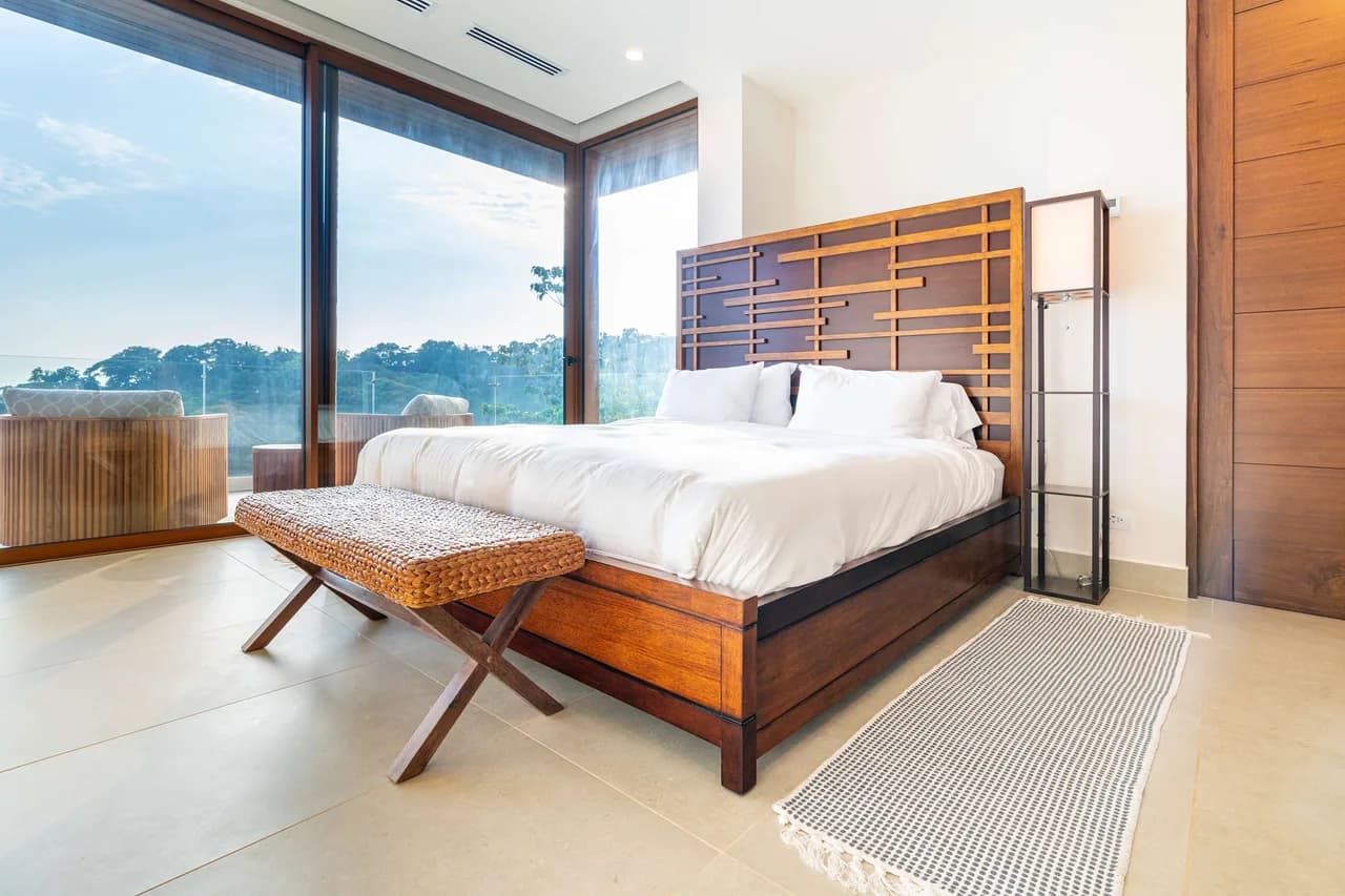 Elegant 5BR Villa With Infinity Pool photo 3