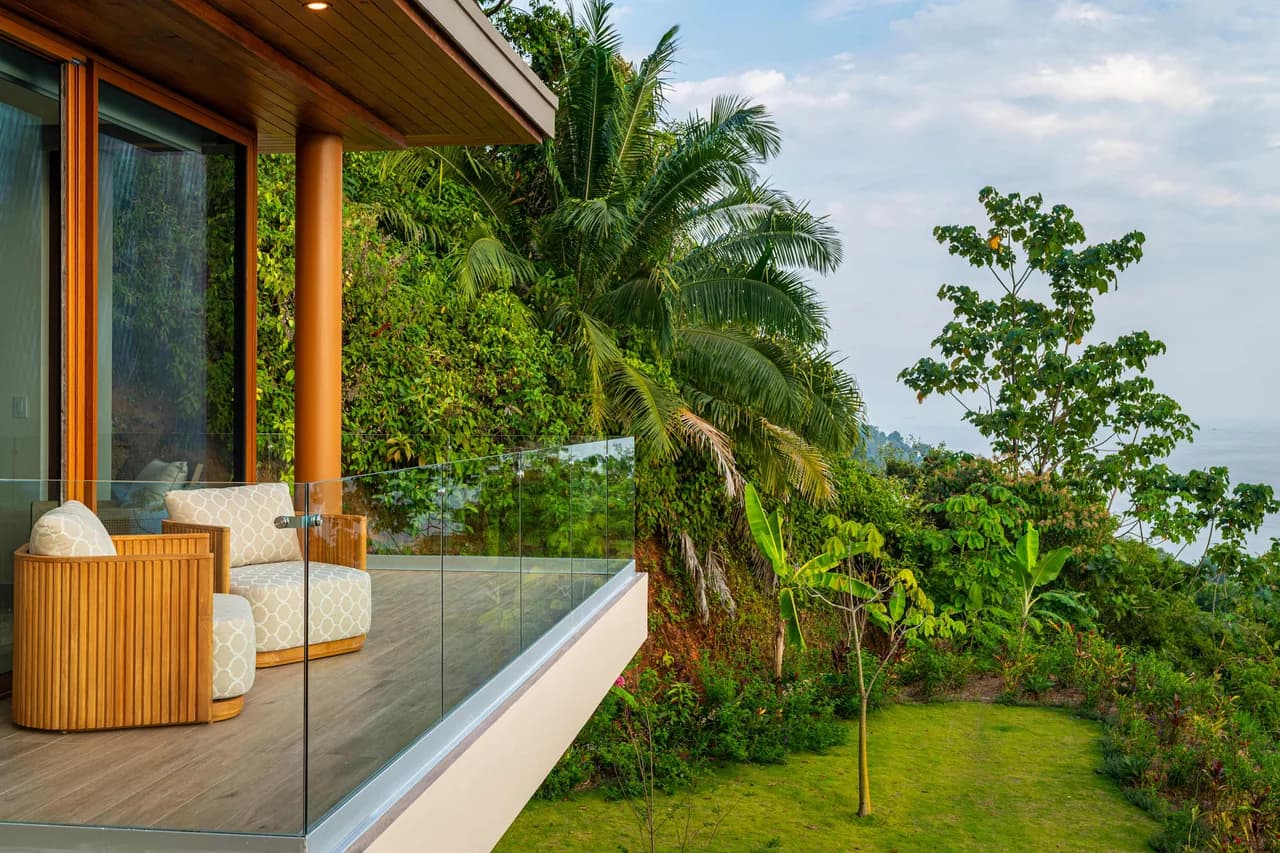 Elegant 5BR Villa With Infinity Pool photo 4