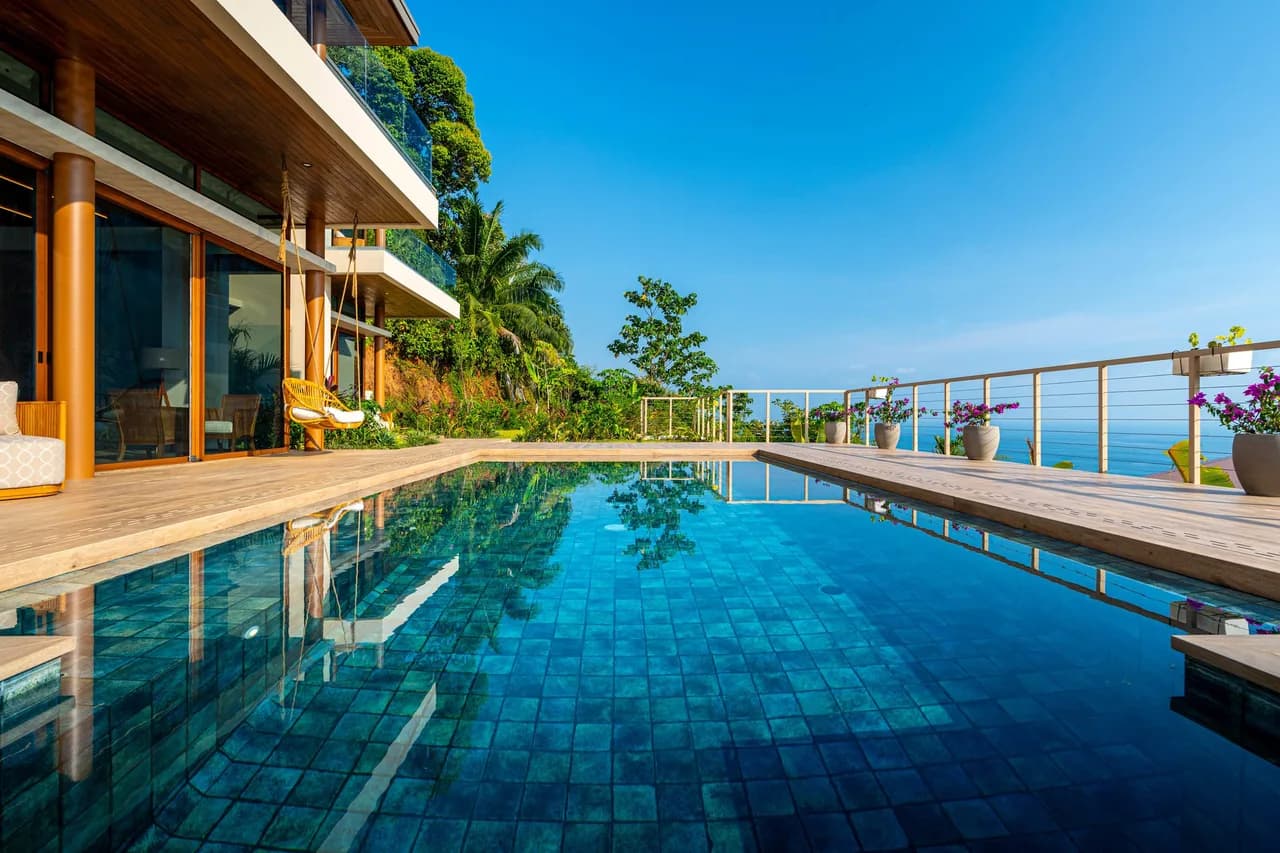 Elegant 5BR Villa With Infinity Pool photo 5