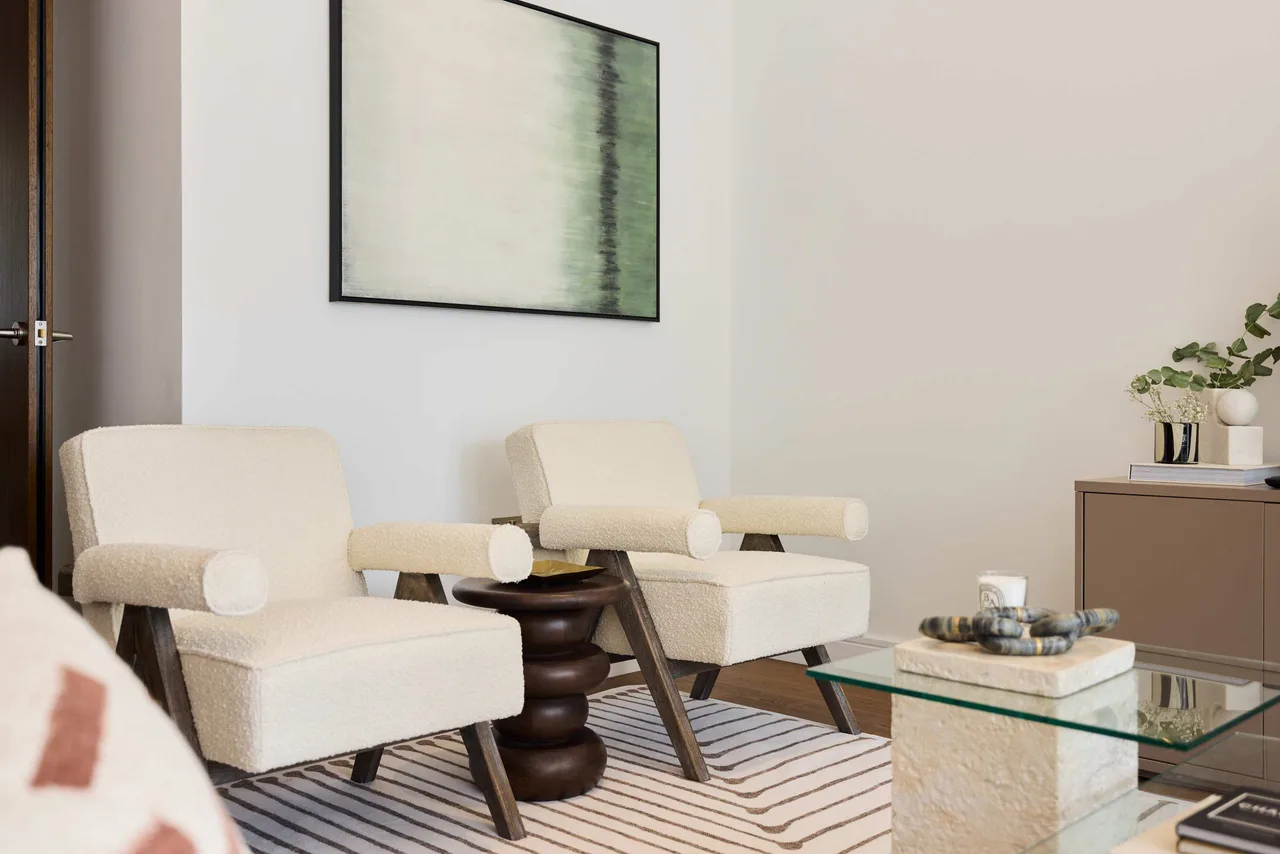 Serene Two Bedroom Escape in London photo 2