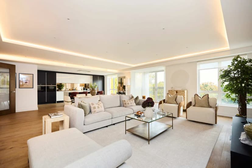 Elegant Three Bedroom Apartment in London