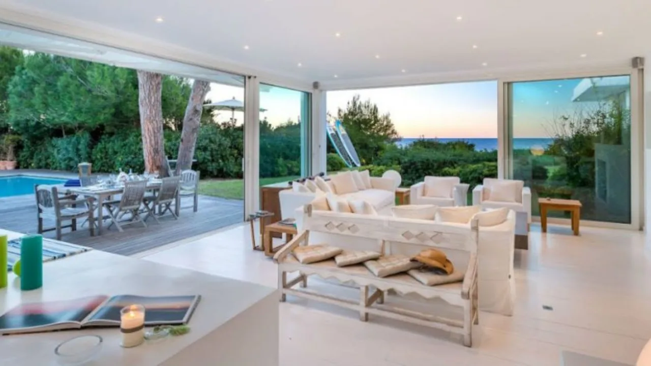 Exclusive Waterfront St Tropez Escape photo 2
