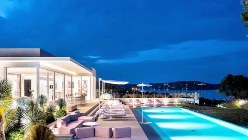 Designer Villa Near Club 55